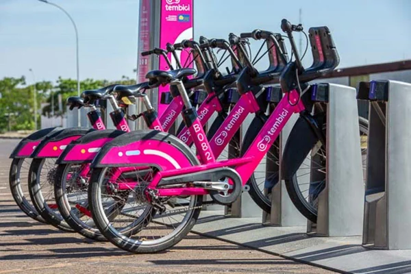 Foto de bicicletas rosas lado a lado