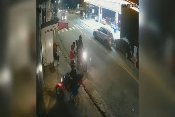 GCM baleia grupo de jovens em Cidade Dutra