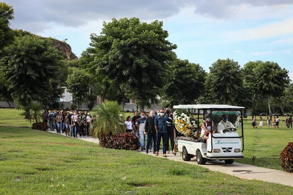 Enterro porteiro morto em briga em condomínio no Rio