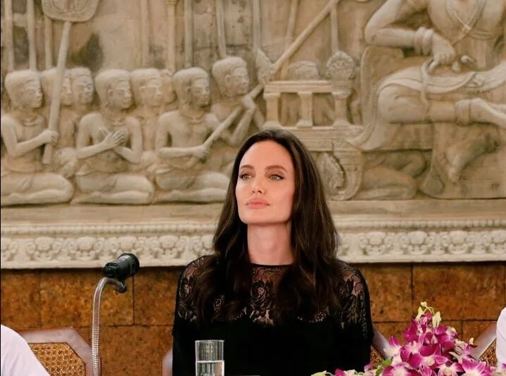 Angelina pode perder guarda dos filhos se limitar contato com o pai - imagem 9 Angelina pode perder guarda dos filhos se limitar contato com o pai - imagem 9