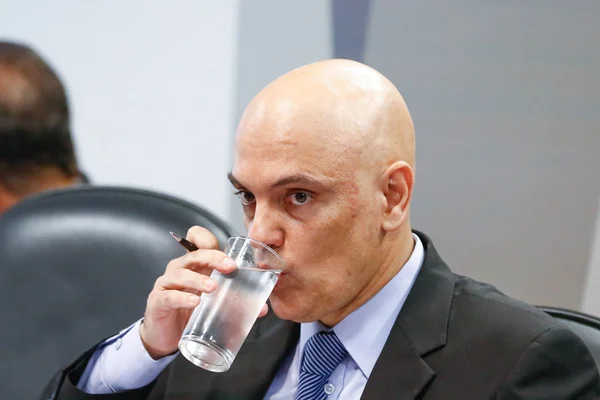 Alexandre de Moraes prorroga por 180 dias o inquérito das fake news no STF