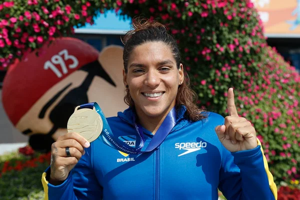 Após doença rara e recorde, Ana Marcela mira inédito pódio olímpico