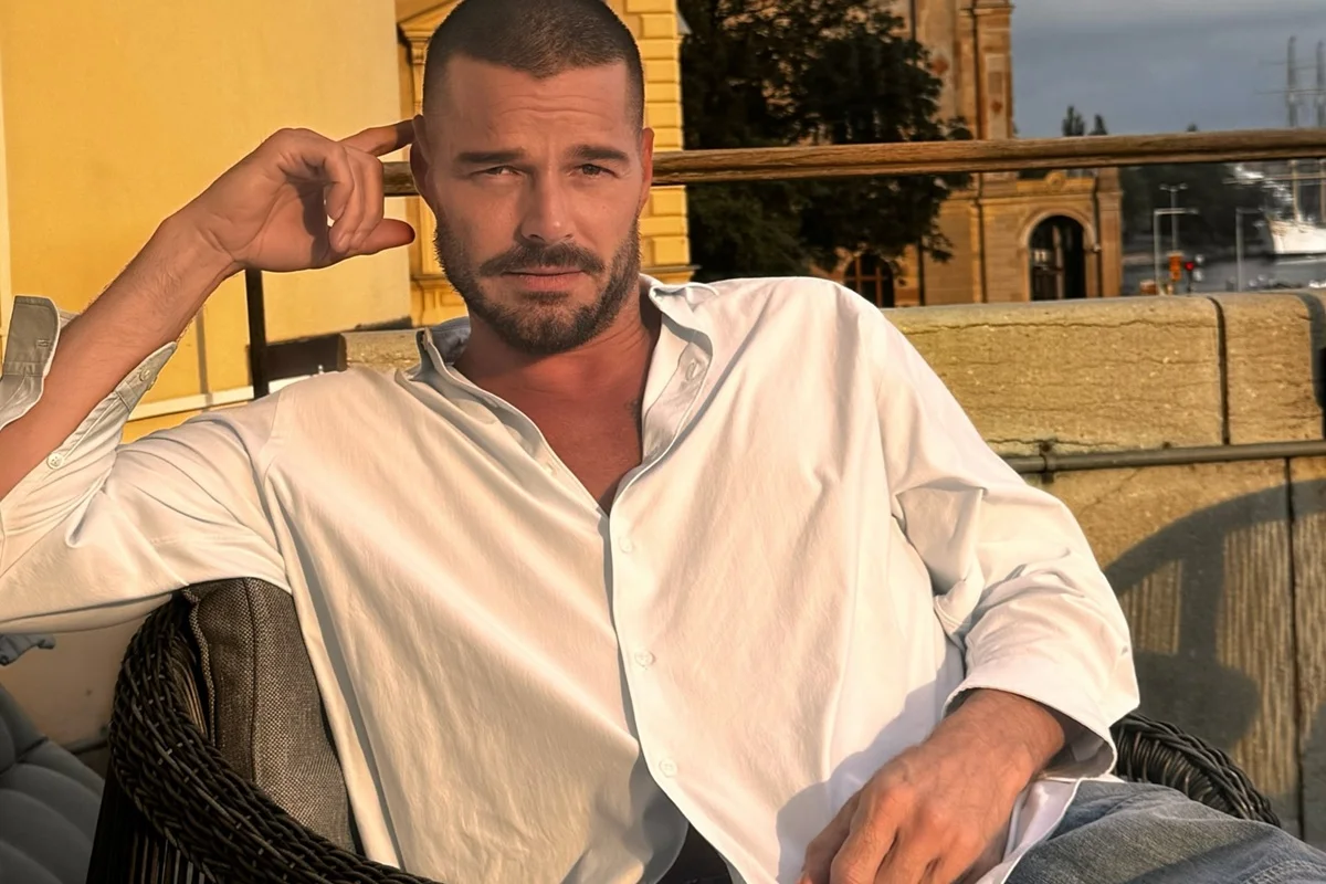 Ricky Martin faz pose sensual para as redes sociais Ricky Martin faz pose sensual para as redes sociais