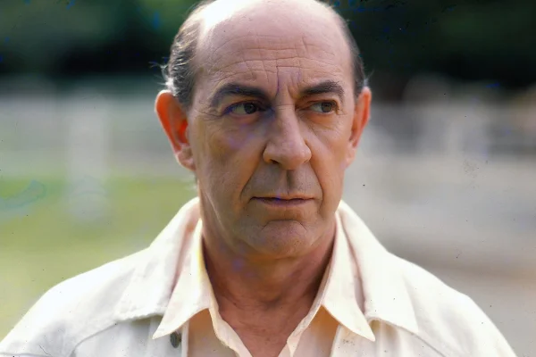 Imagem colorida de Raul Cortez na novela Mulheres de Areia - Metrópoles