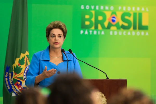 Dilma ainda avalia momento de enviar proposta de novas eleições