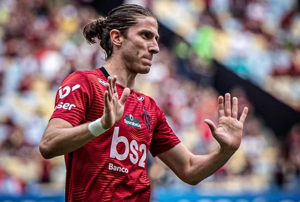 Filipe Luís critica imprensa e pede confiança à torcida do Flamengo no Instagram