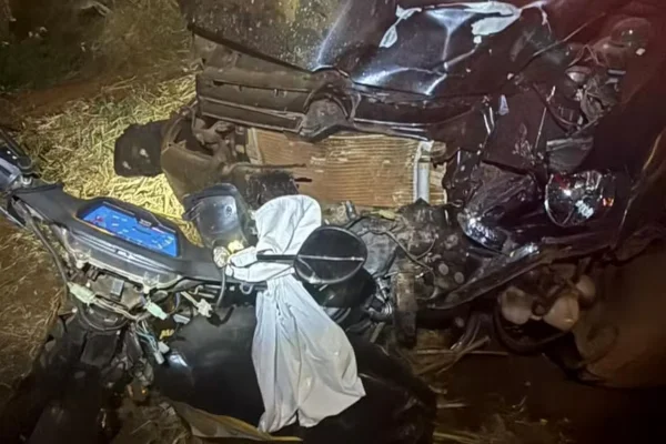 Acidente com ciclomotor deixa dois mortos em Goiás - Metrópoles