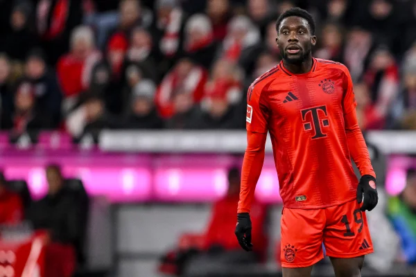 Foto colorida de Alphonso Davies, do Bayern de Munique - Metrópoles