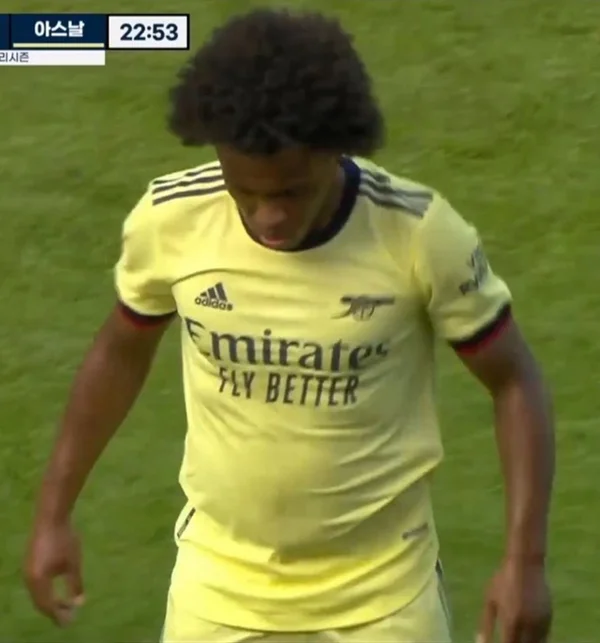 Shape tá como? William é criticado por forma física em jogo do Arsenal