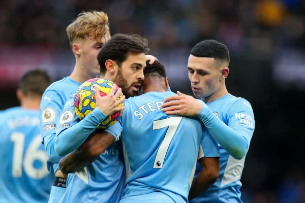 Manchester City derrota Everton e continua na briga pela liderança