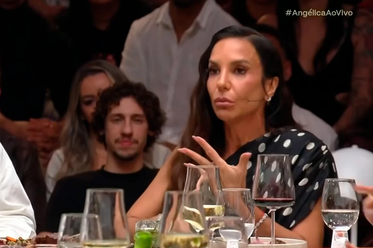 Ivete Sangalo entregava 150 quentinhas de ônibus aos 17