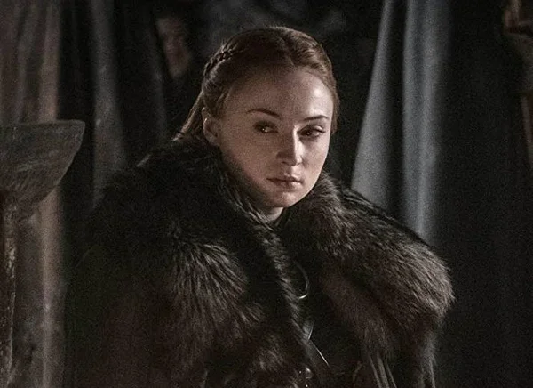Sophie Turner teve ânsia de vômito ao beijar colega de Game of Thrones