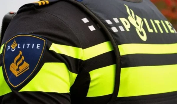 Imagem colorida de policial da holanda
