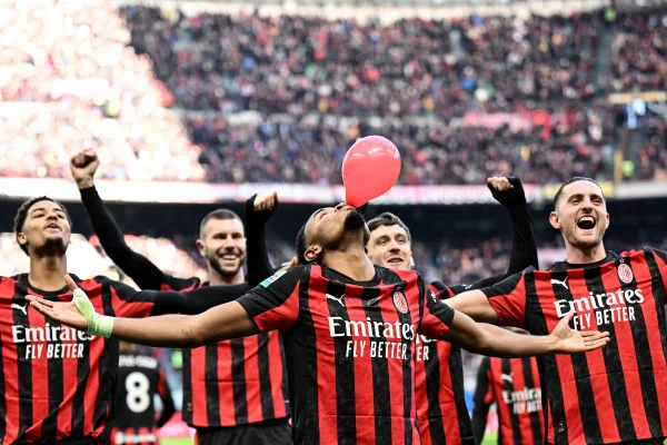 Imagem colorida da partida entre Milan x Verona