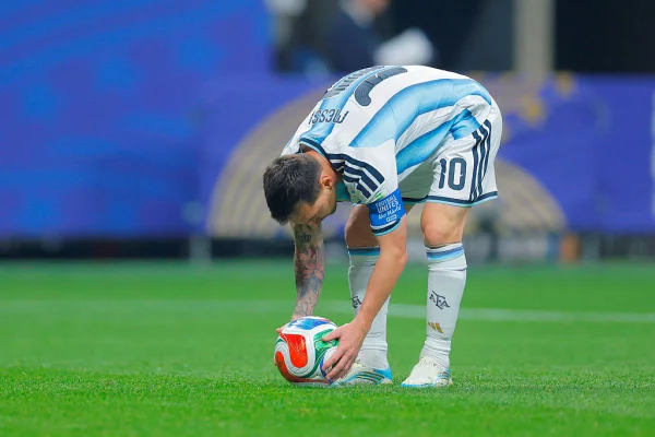 Messi perde pênalti contra o Egito
