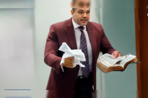 Youtuber é condenado por vídeo fake de Marco Feliciano rasgando bíblia