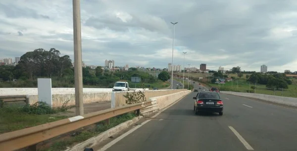 Adolescente morre ao cair de vão de ponte entre Samambaia e Ceilândia