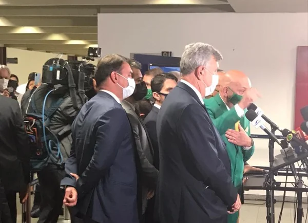 Flávio Bolsonaro, o guarda-costas