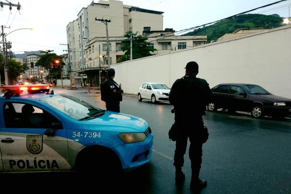 PM apreende 40 pistolas automáticas que seriam entregues no Rio