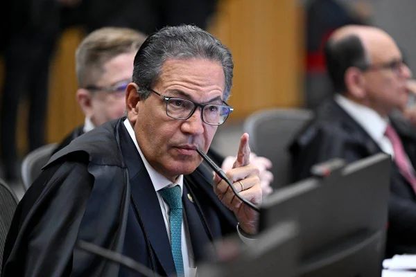 Corregedor de Justiça usa azul nas decisões em referência ao autismo