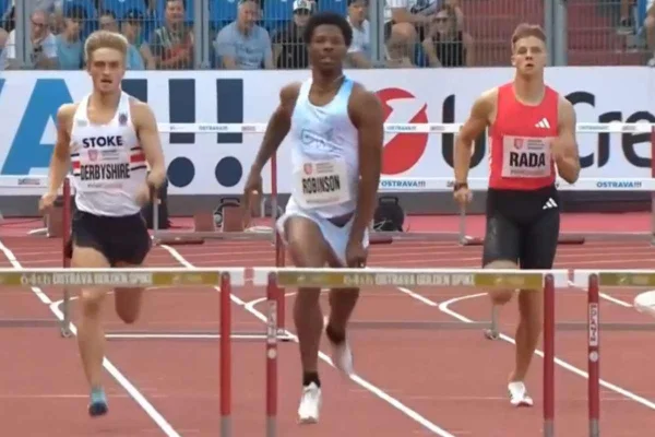 Vídeo: atleta deixa pênis escapar do short durante prova de atletismo