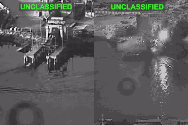 Imagem colorida, Imagens mostram EUA bombardeando instalação naval no Irã - Metrópoles