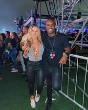 Zulu já apresentou Aline para a sua família Zulu já apresentou Aline para a sua família