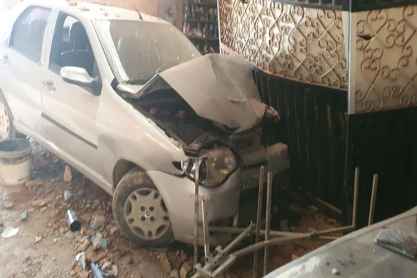 carro amassado