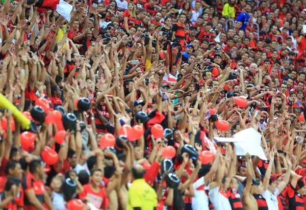 No clássico, Flamengo e Fluminense empatam no Maracanã