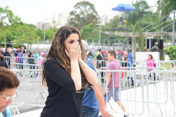Famosos são acusados de fingir emoção durante velório de Gugu