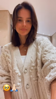 Vera Viel posa para as redes sociais antes de ir à igreja