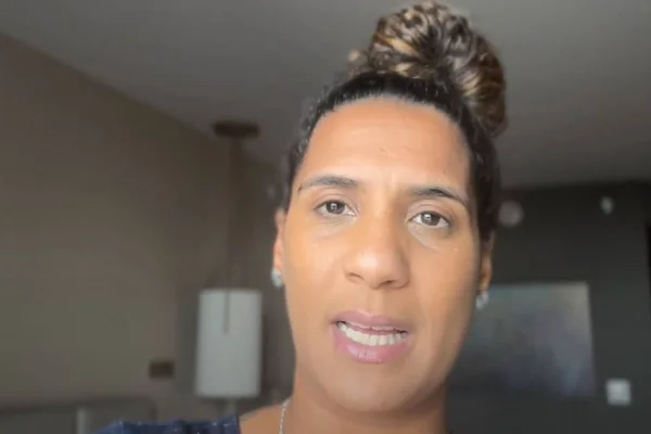 Foto colorida da ministra Anielle Franco - Metrópoles