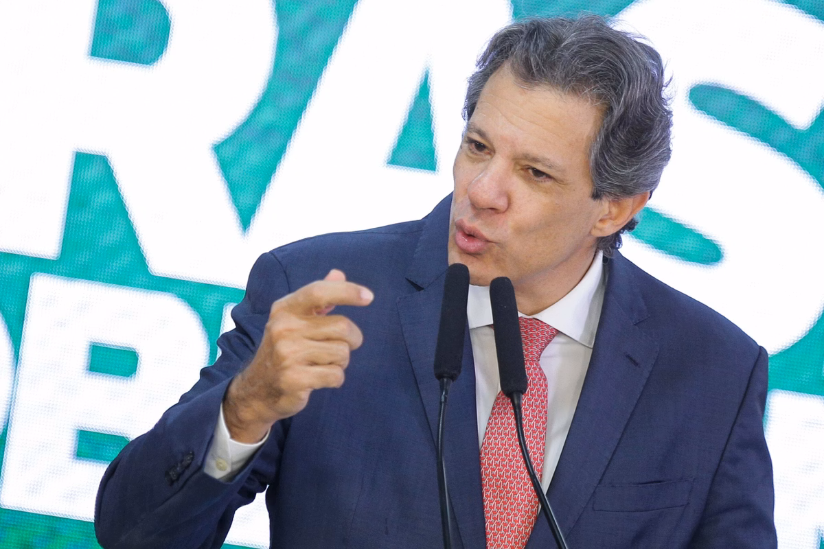 O ministro da Fazenda Fernando Haddad discursa durante evento de assinatura do Plano Brasil Soberano