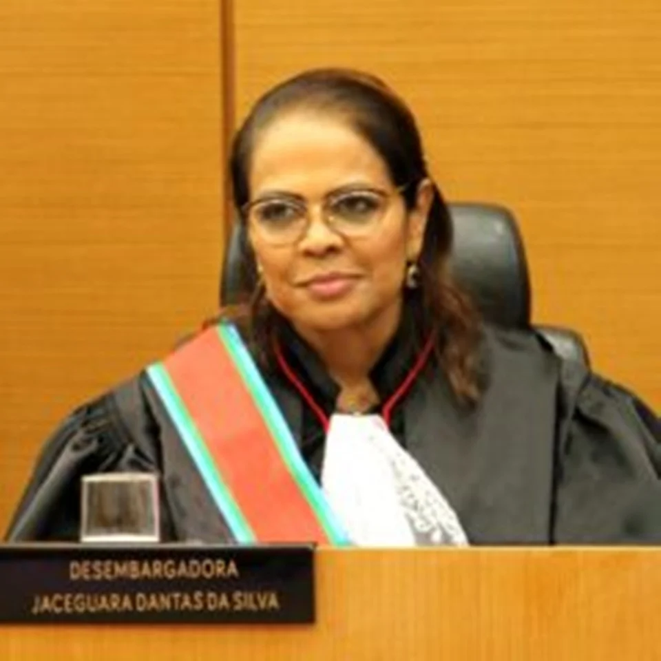 Jaceguara Dantas da Silva é procuradora pública do Ministério Público Estadual do Mato Grosso do Sul. É uma destacada profissional do direito brasileiro, autora publicada e defensora de longa data dos direitos humanos, especialmente os das mulheres e das minorias. É procuradora do Estado em Mato Grosso do Sul desde 1992 Jaceguara Dantas da Silva é procuradora pública do Ministério Público Estadual do Mato Grosso do Sul. É uma destacada profissional do direito brasileiro, autora publicada e defensora de longa data dos direitos humanos, especialmente os das mulheres e das minorias. É procuradora do Estado em Mato Grosso do Sul desde 1992