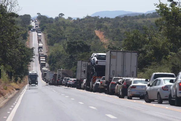 Congestionamento na BR 020 após acidente com oito mortos