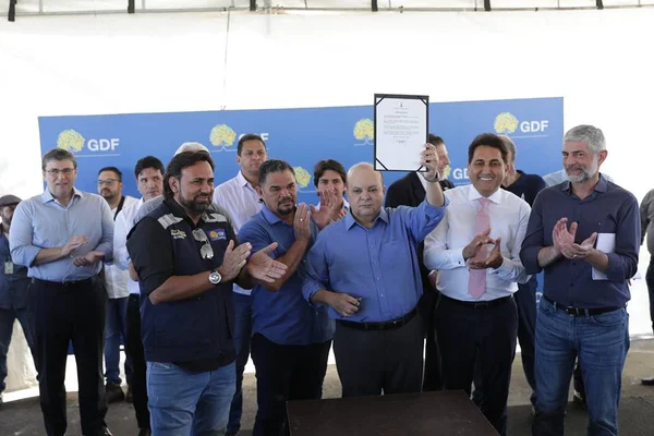 Governador Ibaneis assina ordem de serviço para obras no SOF Sul