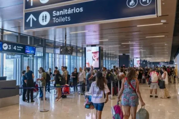 Imagem colorida,Greve Geral na Argentina provoca caneclamento dos voos em Florianópolis- Metrópoles