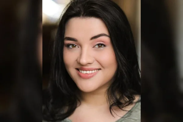 Um jovem sorrindo que morreu com coágulo na cabeça após diagnostico de ansiedade