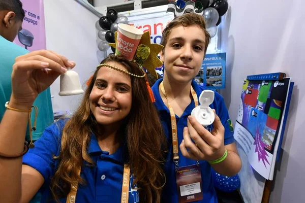 Coletor menstrual espacial leva Brasil à final de prêmio de robótica