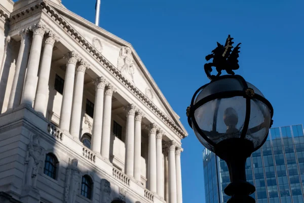 Banco Central da Inglaterra aumenta juros em 0,25 ponto percentual
