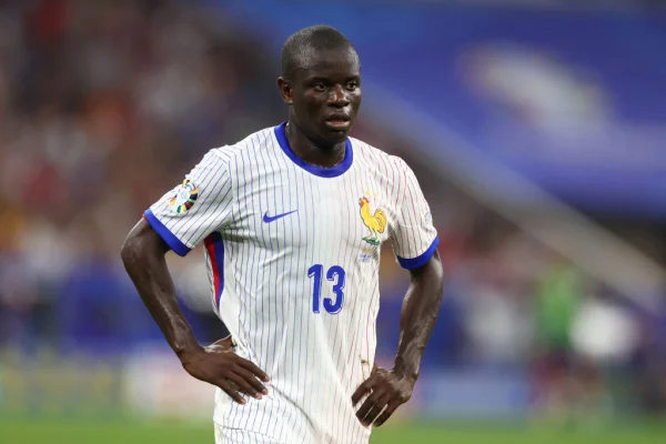 Imagem colorida de Kante, jogador da França- Metrópoles