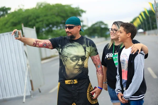 Turistas agitam centro de Brasília na véspera da posse de Bolsonaro