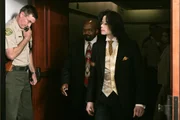 Michael Jackson foi acusado de abuso infantil em um processo que durou mais de dois anos