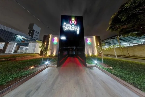 Homem espanca prostituta e coloca fogo em quarto de motel em BH