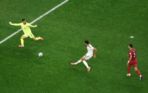 Merino finaliza e marca gol da Espanha diante de Portugal
