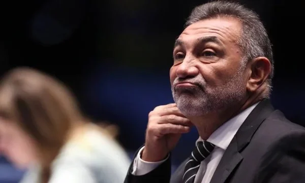 Ex-senador Telmário Mota durante conferência no Senado
