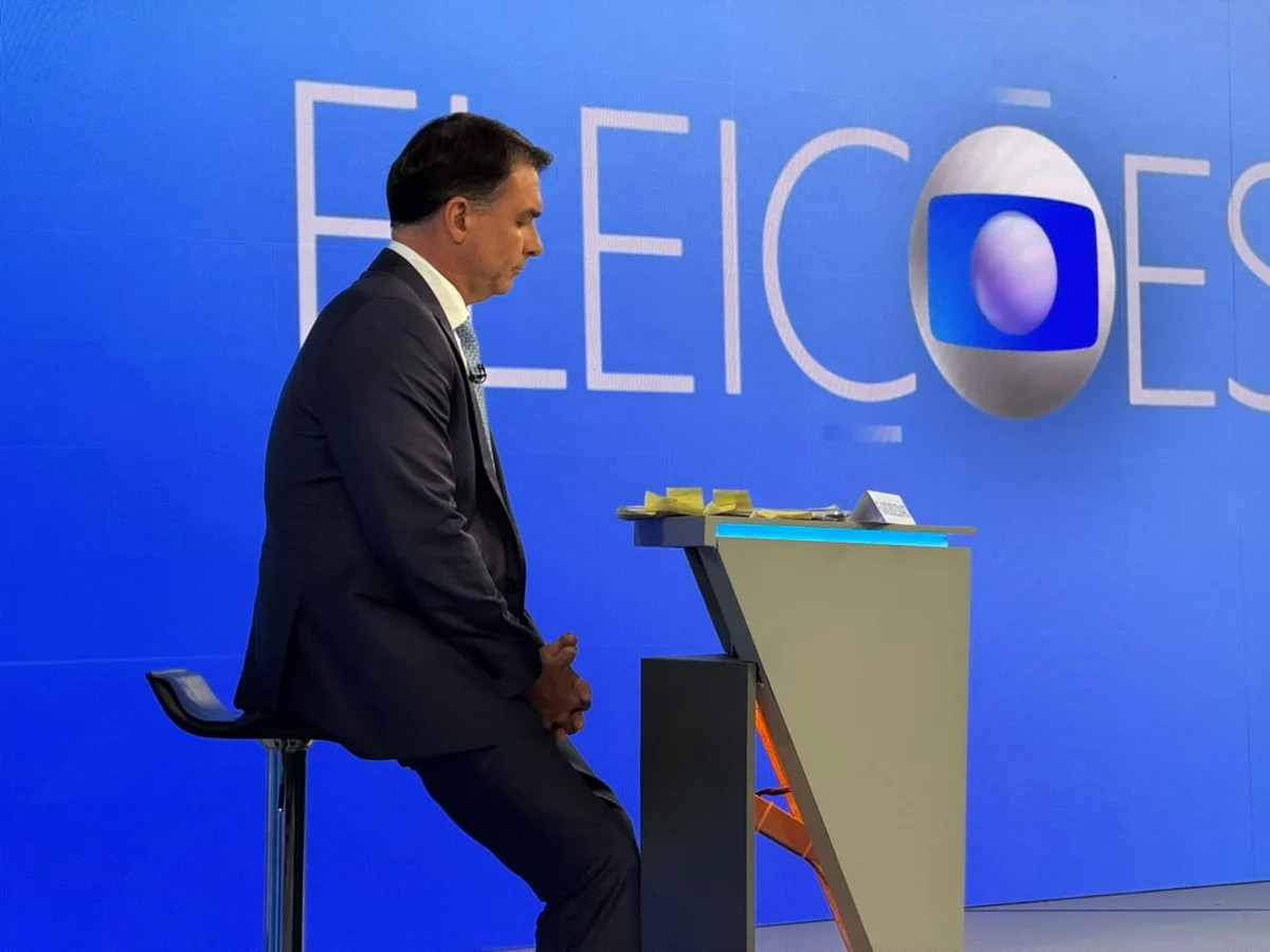 Candidatos à Presidência, Lula (PT) e Flávio Bolsonaro (PL) se enfrentam em último debate antes do segundo turno Candidatos à Presidência, Lula (PT) e Flávio Bolsonaro (PL) se enfrentam em último debate antes do segundo turno