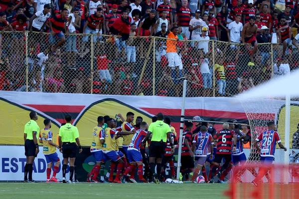 Clássico Bahia x Vitória termina após pancadaria e nove expulsões