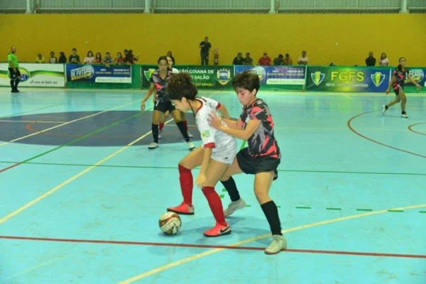 imagem colorida torneio de esportes mulheres aparecida de goiania