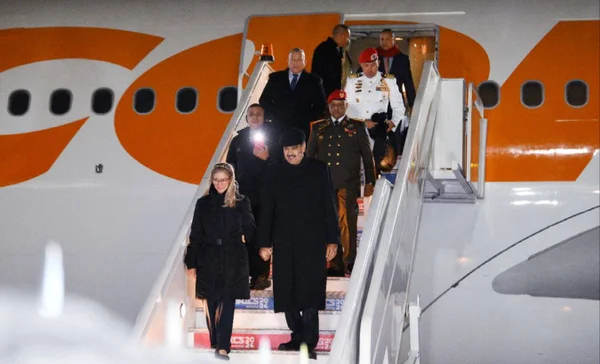 Imagem colorida mostra Nicolás Maduro e esposa - Metrópoles